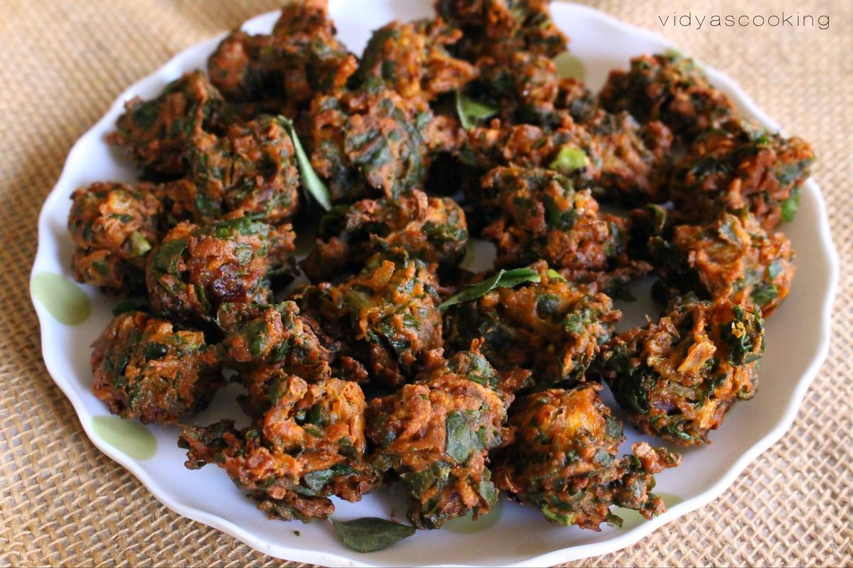 Spinach Fritters (Palak Pakoda Recipe) are delicious starters or can be added to a curry.These pakodas with masala chai is a perfect combo. 
Recipe Blog Link: vidyascooking.blogspot.com/2019/05/spinac…
#vidyascooking #vidyastravel #spinachfritters #palakpakoda #pakora #spinachpakora #spinachpakoda