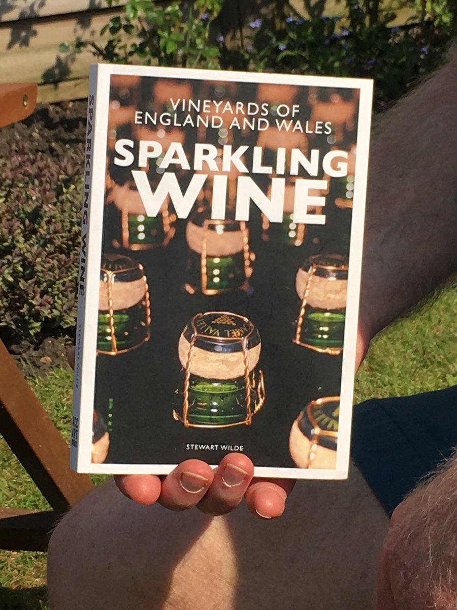 WinesWilde's tweet photo. 17 days until the book launch!👏 - #Easyreadsparklingenglishwinesbook @TheWineTipster @EnglishWineCo @EnglishWineSoc @TheWineSociety @englishwinetour @englishwineweek @mastersofwine 🍷https://t.co/kbt4HYsDzs https://t.co/v8cCX1iABS