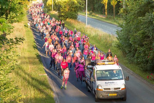 UtrechtUit's tweet photo. Skates klaar? Rollen maar! Vanavond voor de 1e keer dit seizoen achter de DJ aan skaten met de Skate Parade. Elke vrijdagavond zo'n 25km skaten, dwars door heel #Utrecht. De route is steeds anders en deelname is #gratis https://t.co/sin2S07D0a #USP030 @uskateparade https://t.co/broLZvusQK