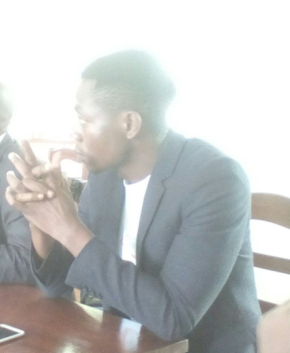 lebonkasamira's tweet image. @SMupfuni pense qu&apos;un média en ligne doit écrire des long articles d&apos;au-moins 1000 mots.
#CafeBlog #PressFreedomDay @habariRDC