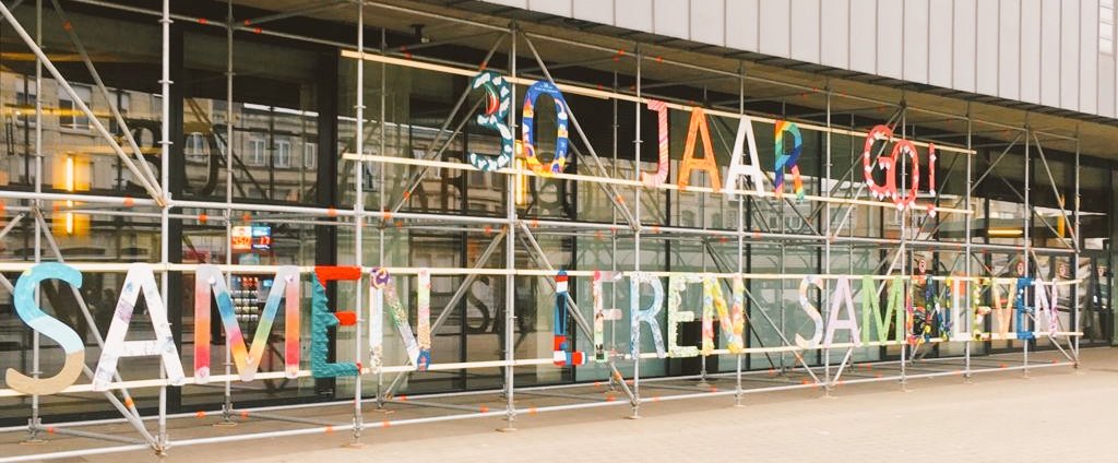 RaymondaVerdyck's tweet image. 26 letters symboliseren verbondenheid 26 GO! scholengroepen: elke letter werd door één van de scholengroepen versierd en vormen vandaag samen een divers maar zinvol geheel #30jaarGO #samenlerensamenleven