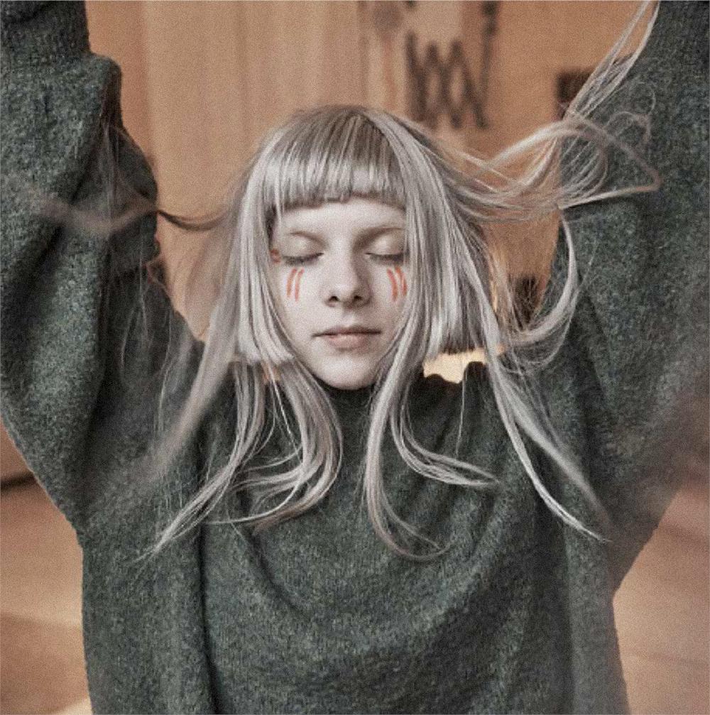 AURORA on Twitter: "@beccaadunphy Silence ❤️ emotion ❤️ and producing ❤️" /  Twitter