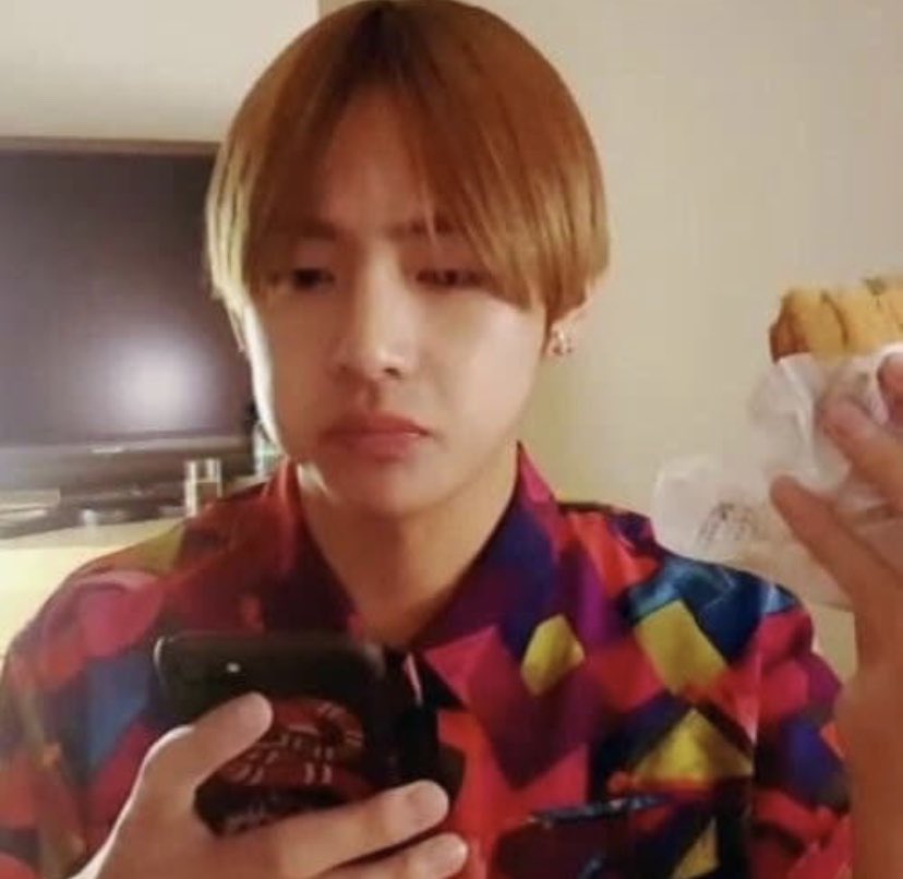 MyrthexLatoya's tweet image. and like you and a lot of people have already said it’s just to confirm to the public the ‘crazy fangirl’ narrative, because for them BTS is still just a ‘boyband’ which, like it or not, doesn’t have the best reputation in the west. i’m so sick of it 🤢