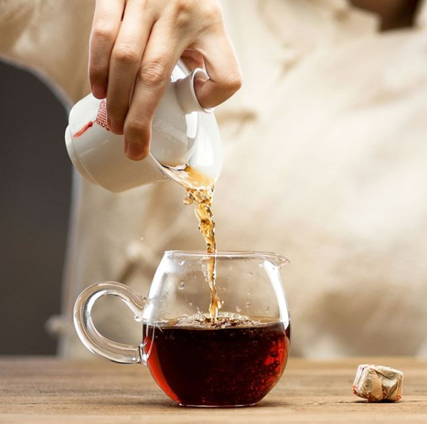 TeaVivre's tweet photo. Come, let us have some tea and continue to talk about happy things.😉😉😉😉 #teatalk #tealiquid #puerh https://t.co/WjyU1uwkqr
