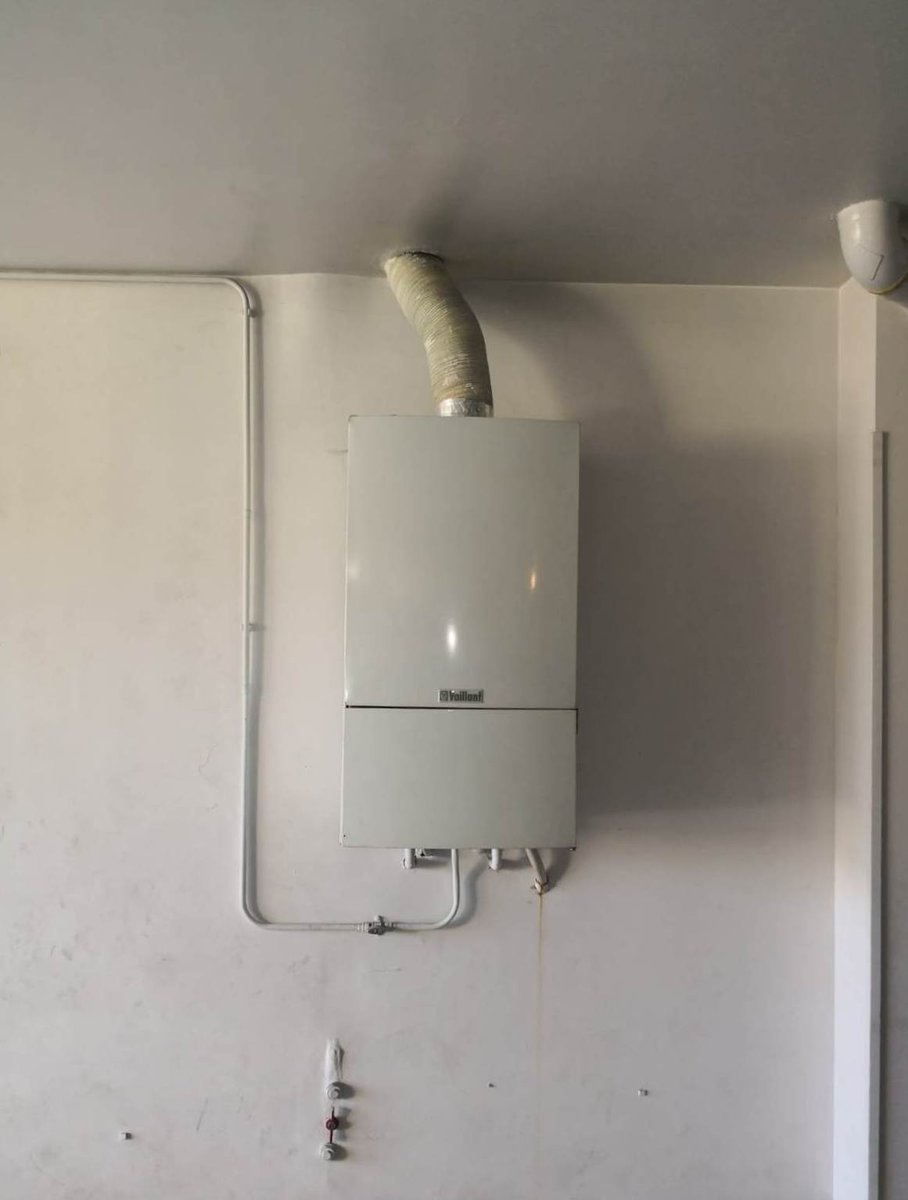 clisasl's tweet photo. Chalet en #CaldasdeReis (#Pontevedra) 🔴 Sustituimos una vieja caldera #Vaillant por 
✅ una nueva caldera de condensación #Vaillant #ecoTECplus 306 de 30 Kw 🙂 Más confort y mejor servicio con 😤 menos preocupaciones. #InstalacionesVaillant @Vaillant_es https://t.co/3HPoDEHv8z