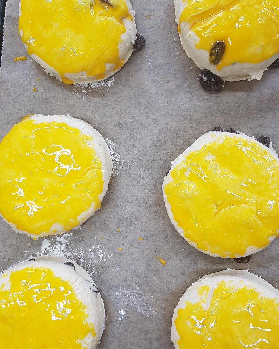 matkiwi's tweet photo. No filter on the egg yolk !
#sconewatch
Just another batch of 'shop bought scones' as one recent reviewer wrote 😥 https://t.co/mywWXDWB7K