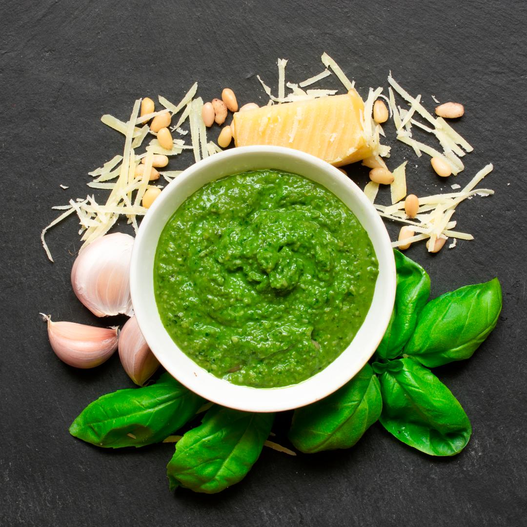 ankkafood's tweet photo. Idéale dans vos salades et vos pâtes, nous vous proposons désormais notre nouvelle sauce pesto ! 🍃
Basilic, ail, parmesan, pignons, huile d’olive, une recette spécifiquement développée par Ankka pour sublimer vos repas ! 😋

#Ankkafood #pesto #nouvellesauce https://t.co/l1tY7kXohz