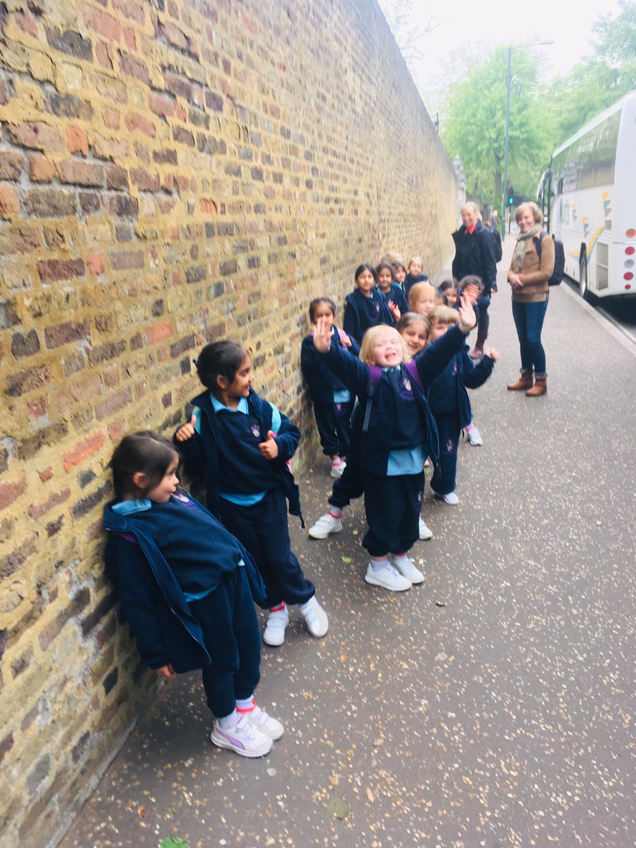 RMSCadogan's tweet image. Reception have arrived at Kew Gardens ready for an adventure!