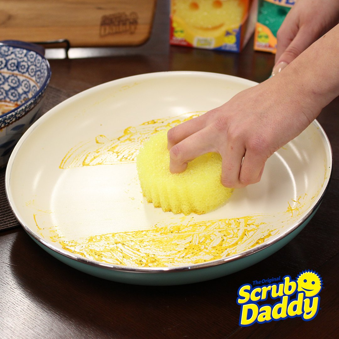 scrubdaddy_uk's tweet image. Burnt on food is no problem for Scrub Daddy! When rinsed with cold water he has a tough exterior great for scrubbing 💪 #scratchfree #cooking #cook #food #cleaning #washingdishes