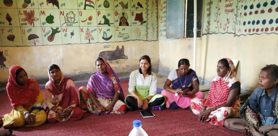 SBPJharkhand's tweet photo. Juhi the #SwasthBharatPrerak of #Latehar, #Jharkhand interacted with the parents from Reka village's tribal community, the so called 'Red Corridor' of Latehar's interior Peshrar Panchayat where parents discussed the practices &amp; myths for breastfeeding below 6 months of age. https://t.co/1B1x2q6uwT