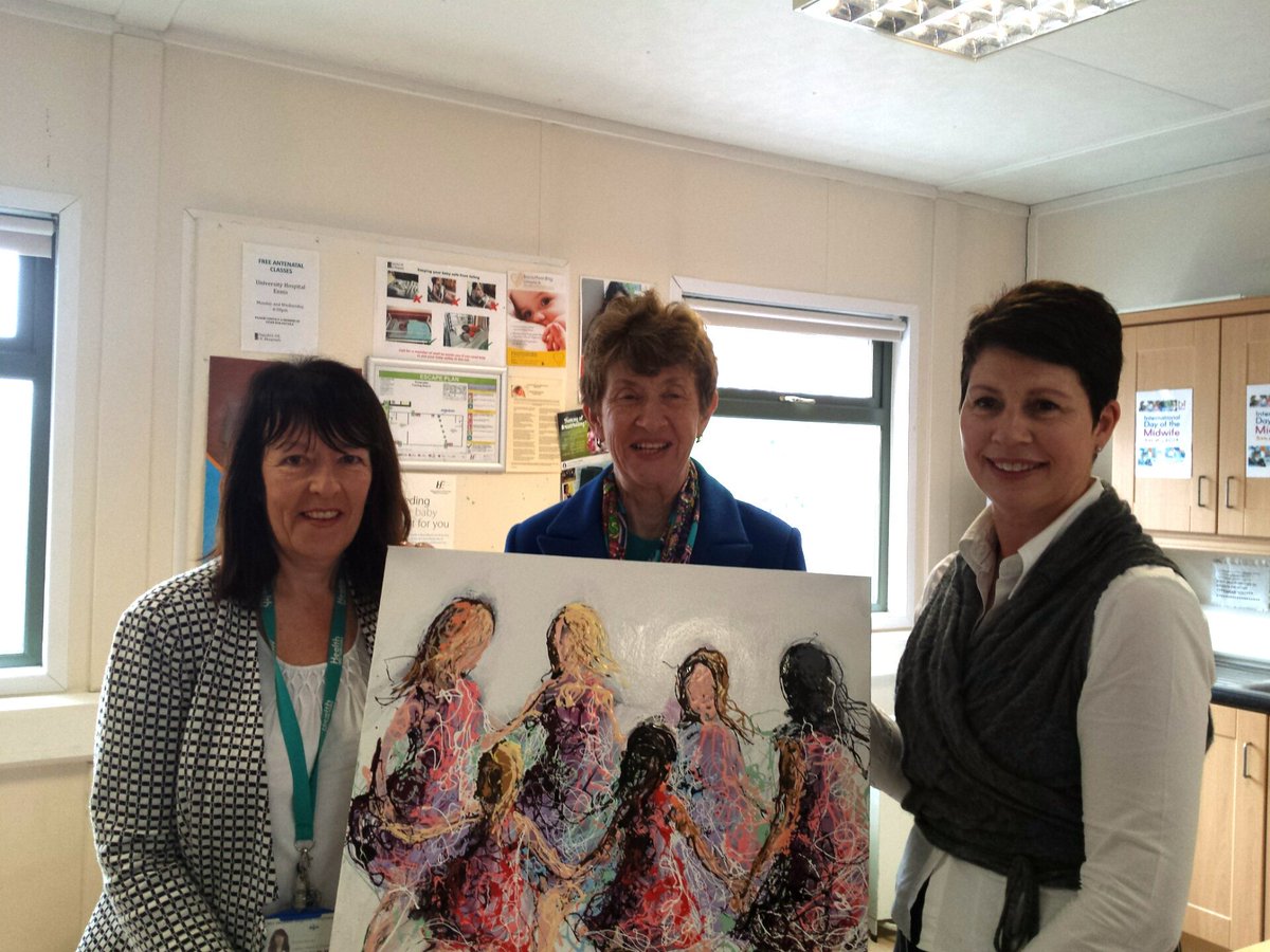 Presentation to midwives <a href="/UMHL/">MANUEL hernandez</a> in honour of IDM for staff sitting room.  Painting by local artist Claire Hartigan titled 'women empowering women'  👏👏👏  delighted to recieve such a beautiful and inspiring artwork to celebrate all our wonderful midwives <a href="/ULHospitals/">Follow @HSEMidWest</a>