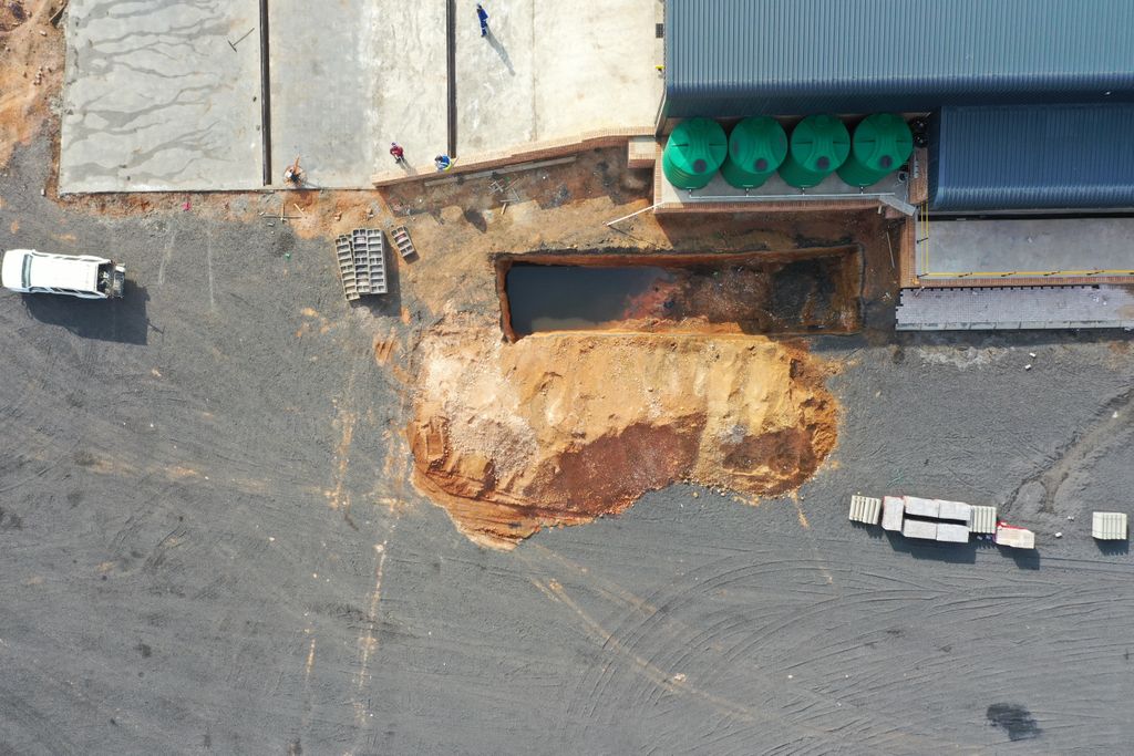 ScipEngineers's tweet photo. Some more pictures of the Legend Logistics truck wash bay in eMalahleni. Contractor: Afrik Ilanga Construction (Pty) Ltd
#Scip #ScipEngineering #Scippiness #StructuralEngineers #ReinforcedConcreteDesign #ReinforcedConcrete #ConcreteShuttering #StructuralEngineersSouthAfrica https://t.co/ZRZpaedX18