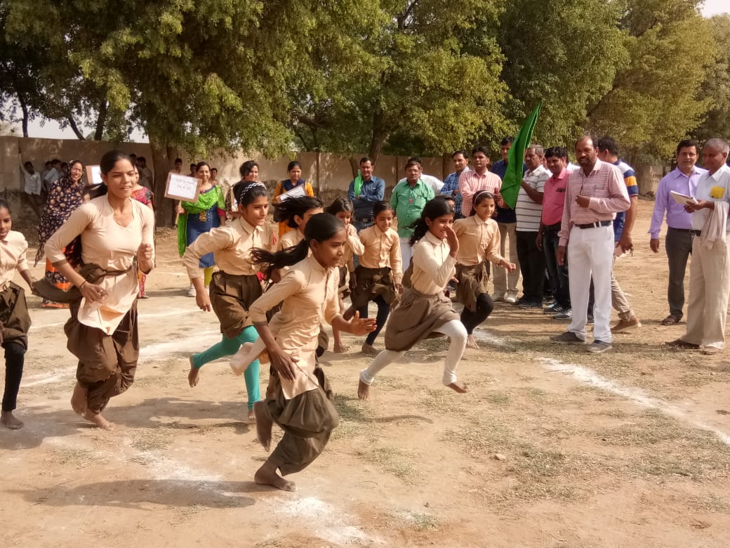 sveepjaipur's tweet photo. सतरंगी सप्ताह के अंतर्गत #जयपुर के कोटपूतली क्षेत्र में स्कूल के बच्चो द्वारा वोट  मैराथन का आयोजन कर मतदाताओं को अधिक से अधिक #Vote करने के लिए प्रेरित किया गया #6_मई_भूलियेगा_नहीं #sveep #LokSabhaElection2019 #Jaipur #GoVoteJaipur #rajasthan https://t.co/aMTtAQuveZ