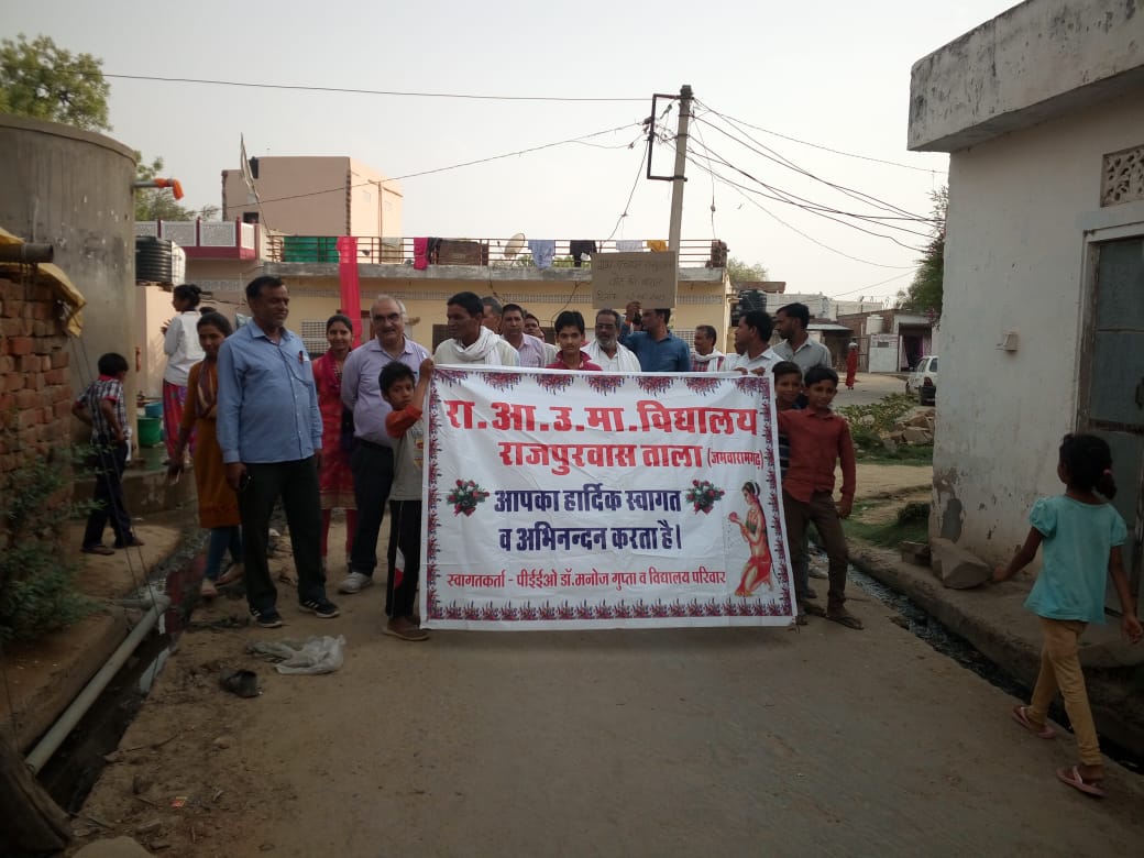 sveepjaipur's tweet photo. #जयपुर के जमवारामगढ़ क्षेत्र में सतरंगी सप्ताह महोत्सव के अंतर्गत वोट बारात निकाल कर #6May को मतदाताओं को अधिक से अधिक #Vote करने के लिए प्रेरित किया गया #6_मई_भूलियेगा_नहीं #sveep #LokSabhaElection2019 #Jaipur #GoVoteJaipur #rajasthan https://t.co/2tDpGVtnSt