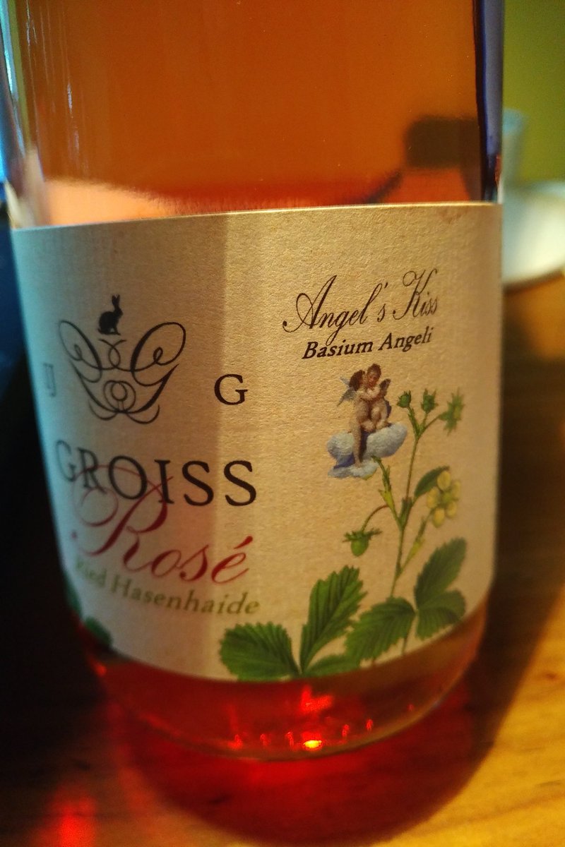 AnneInVino's tweet photo. Strawberries, cherries and little angels kissing - love the Sinatra evocation on this zippy, bright and appetizing #rosé #Austria #Groiss https://t.co/tsZfIQ0dVg