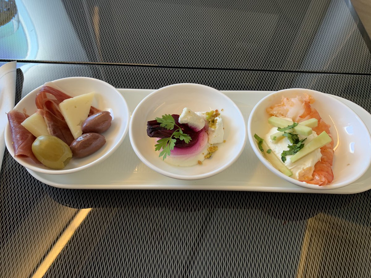 _Gary999's tweet photo. Pre-departure nuts, English Sparkling Wine, hot towel and canapés #First #FirstClass #First-First #FirstClassFlight #luxury #BritishAirways #1A #BA007 #Boeing777-336 #FineDining #BA100 #GoldenAgeOfFlying #JetSetter https://t.co/Aj8UKaOWpv