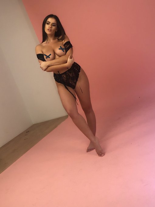2 pic. Bts from yesterday’s shoot, all available on my https://t.co/HUtYvDrsT9 pic/vids https://t.co