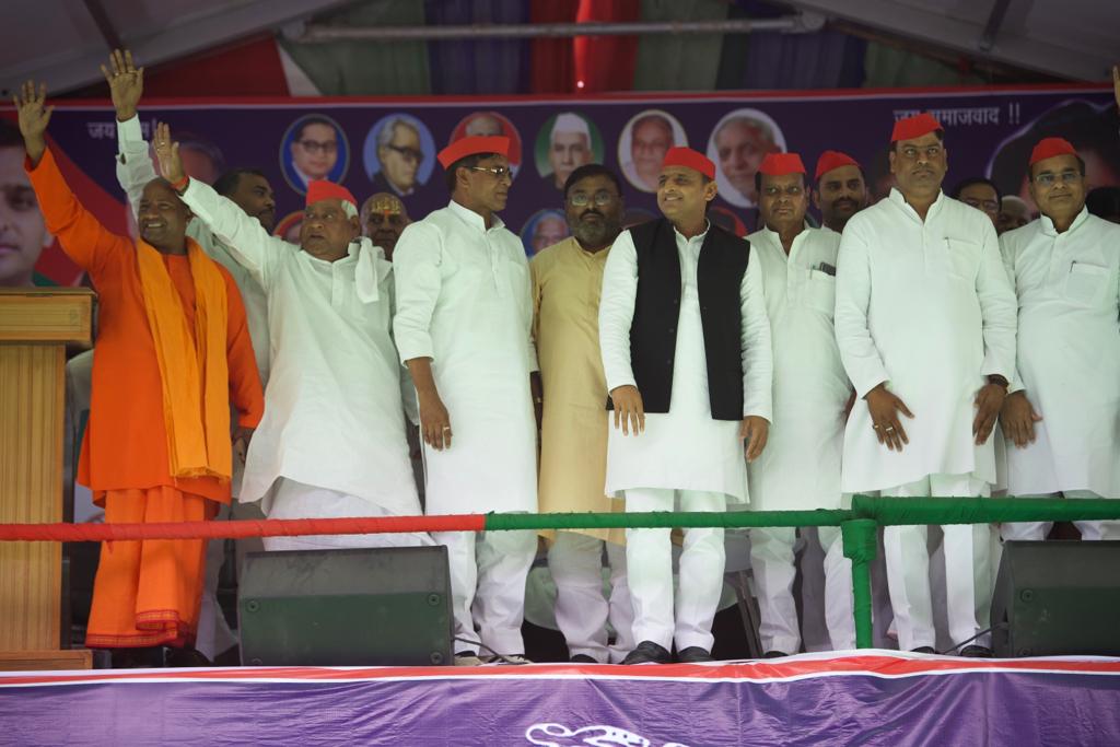 samajwadiparty's tweet photo. फैज़ाबाद: राष्ट्रीय अध्यक्ष श्री अखिलेश यादव जी की चुनावी जनसभा https://t.co/4Xc0VJMbFc