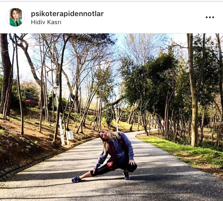 Sistemli yapılan spor endorfin, dopamin, melatonin gibi mutluluk ile ilişkili hormonları artırır.Washington Üniversite’sinden Paul Crane’nin yürüttüğü bir çalışmaya göre, az da olsa düzenli bir biçimde spor yapanların Alzheimere yakalanma ihtimali yüzde 38 düşüyor.