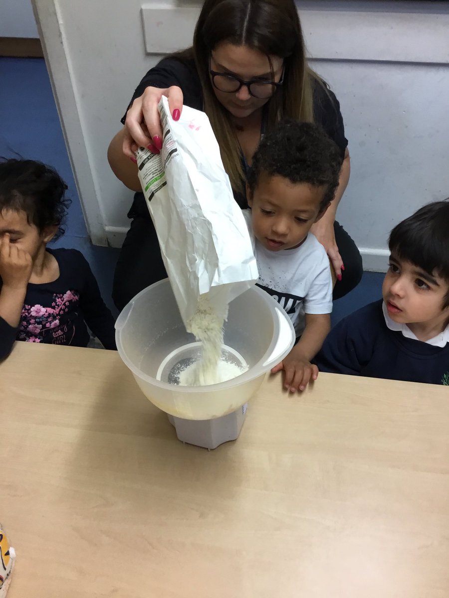 TreeTotsLTPA's tweet photo. Baking biscuit #childsinterest #smellingyummy https://t.co/oJP63sHXkn