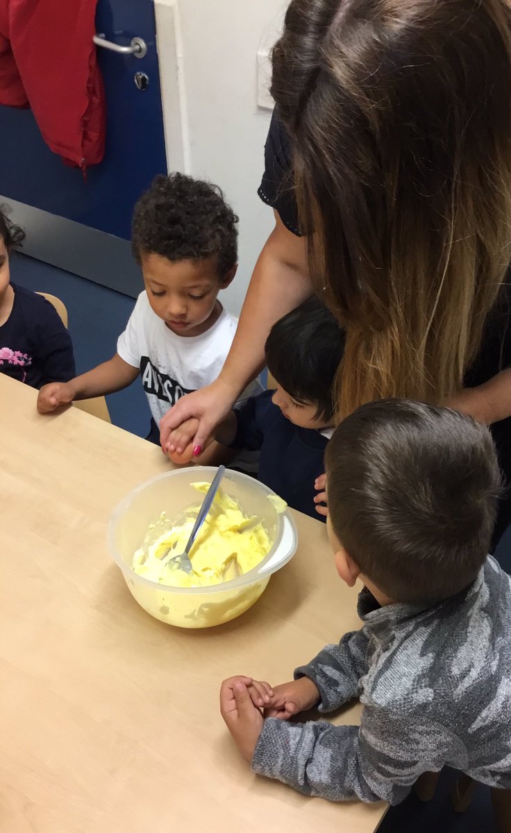 TreeTotsLTPA's tweet photo. Baking biscuit #childsinterest #smellingyummy https://t.co/oJP63sHXkn