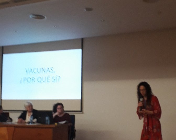 Charorx's tweet photo. Comienza @lovenursingmery con tema top 
#inmunización #sinbulos
¿porque no nos vacunamos?
#Gandia20 
¿tenemos los sanitarios miedo a vacunarnos? https://t.co/a5R5ybY7Rg