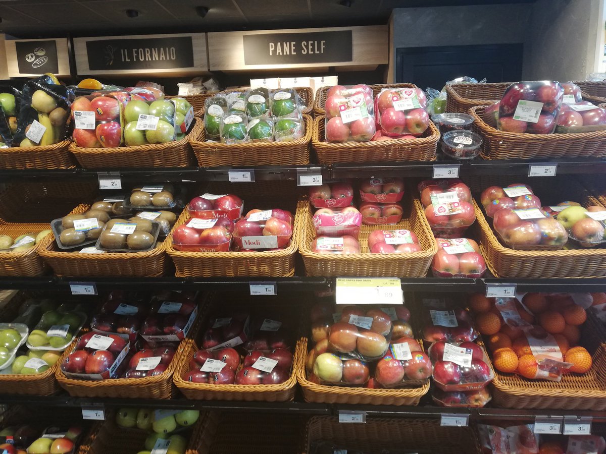 ambrem2's tweet photo. @CarrefourFrance @CarrefourGroup Sure France is really a step forward :) In Italy plastic packaging in Carrefour is for not only organic food but for any type of fruits and vegetables. Carrefour Italy has no Twitter account. We would love to bring French practices as a best practice for others @GroupeCarrefour https://t.co/T34bgBEDAI