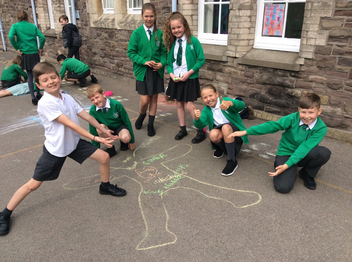 cwp_amman's tweet photo. Excellent placement of our body organs @cwprimary #authenticlearningexperience https://t.co/qeVzuvSiPZ