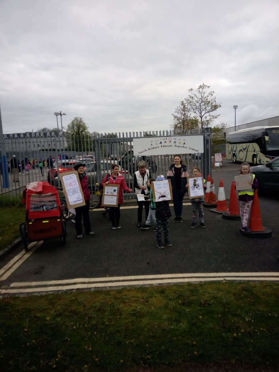 NellieTat's tweet photo. Week 7: Parents and pupils at NKETNS Celbridge. Our newest addition has been persuading his family to reduce plastic waste! #FridaysForFuture #ParentsForFuture #ParentsForClimate #ClimateStrike @GretaThunberg @LeoVaradkar @RichardbrutonTD @gold_lgold @pullthebrakes @LiffeyChamp https://t.co/LnXr1aLzw1