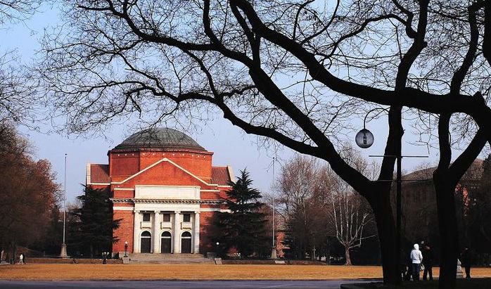 BeijingTimeOut's tweet photo. Tsinghua University now tops university rankings in Asia. https://t.co/rykpyNeNgm https://t.co/EqlqXfNN9y