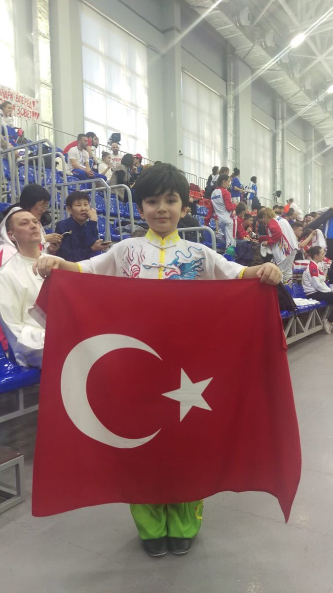 FloryaDoga_'s tweet photo. İlkokul 3. sınıf öğrencimiz Mahlas Tuna Yılmaz Moskova’da düzenlenen 5. Avrupa Kungfu şampiyonasından 2 derece ile döndü.
Jiti kategorisinde 2. Çift kılıç kategorisinde 3. oldu. Öğrencimizi başarılarından dolayı tebrik ediyoruz.@AliRizaLule @nazli10er @SanemBH @TamerrAktas https://t.co/5kYewiZm87