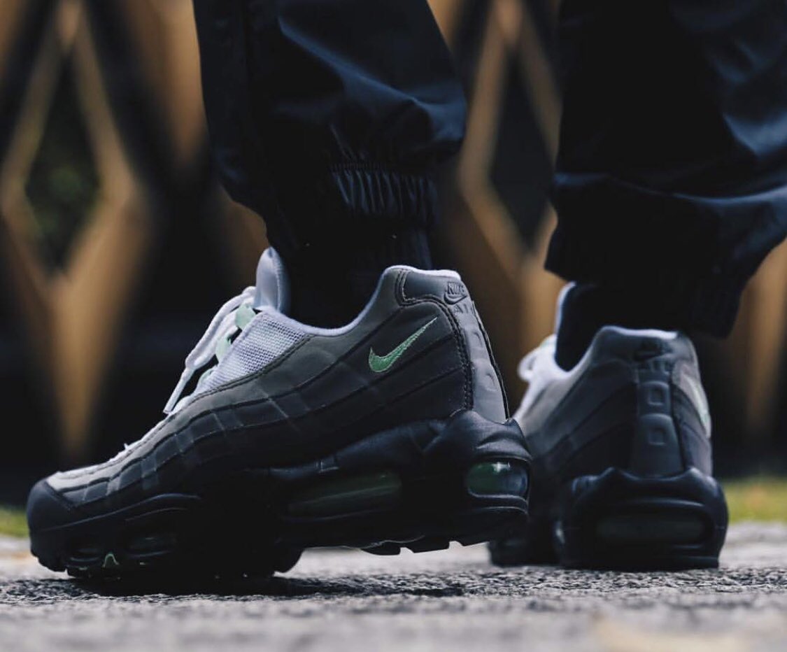 Nike】イエローグラデを彷彿とさせるミントグリーン系の新色 Air Max