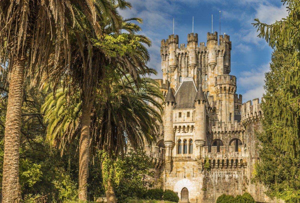 bilbaoturismo's tweet image. The Medieval origins of #Butron castle takes us to an enchanted Biscaye, just 20 minutes far from #Bilbao 💚💙 bit.ly/2H0fC3p
