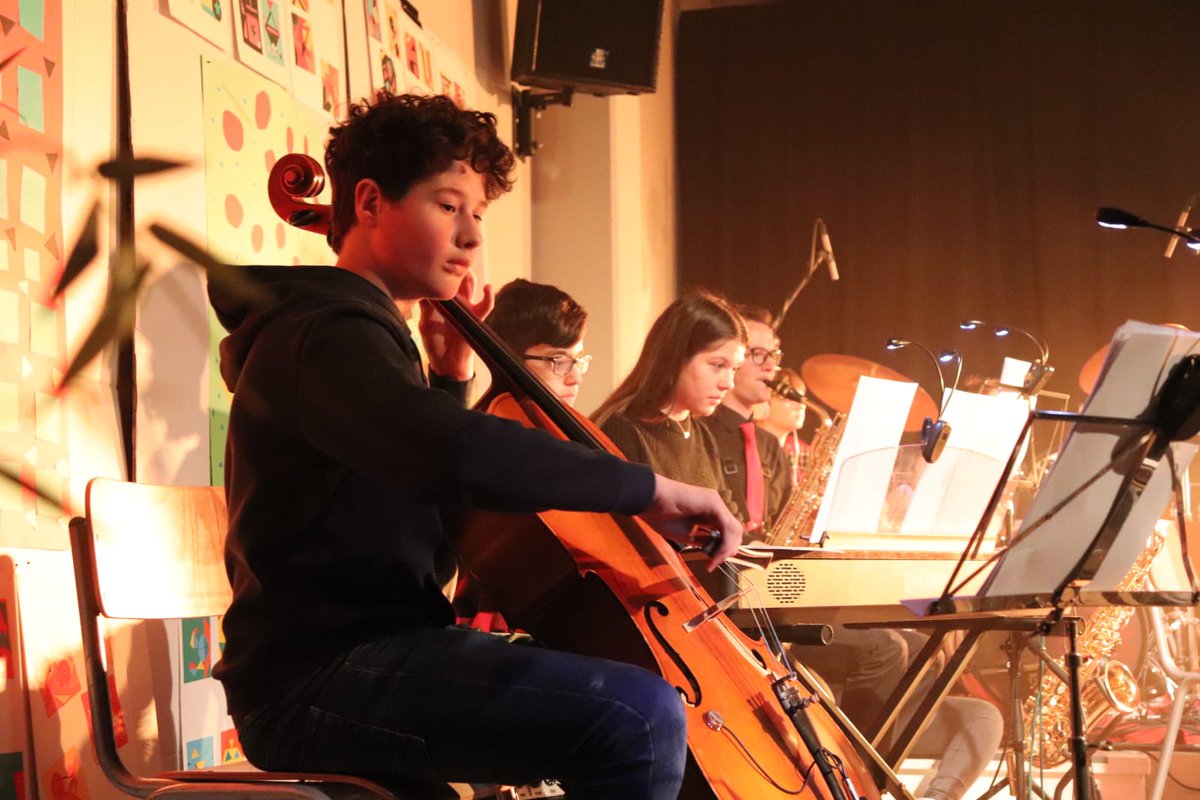 De leerlingen van het Junior Atlas College schitteren vandaag op het podium van Junior on Stage met zang, dans, muziek en voordracht.