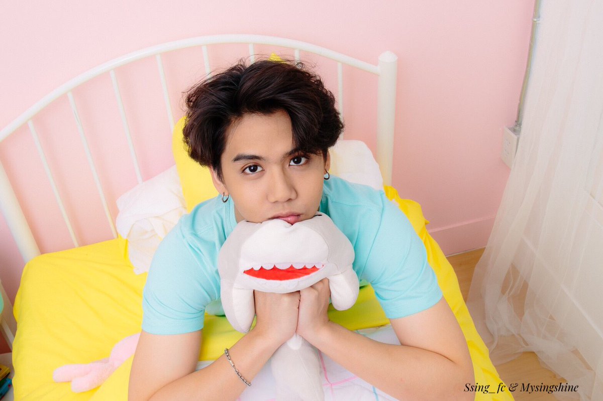 📣 ฮาโหลๆ #คนของซิง แอดส่งภาพนี้มาอ้อน มาหากันน๊า พี่ซิงคิดถึง 😘 

• วันอังคารที่ 7 พ.ค. นี้  ที่ Lobby GMM  Grammy 
• เวลา 18.00 น. เป็นต้นไป 

💥 มาเจอกันเยอะๆนะคะ มาเติมพลังให้พี่ซิง ก่อนพี่ซิงจะไปมีทที่ไต้หวันน๊า 🙏🏻
#GMMTV
<a href="/ssingss/">Ssing Cheewagaroon</a>