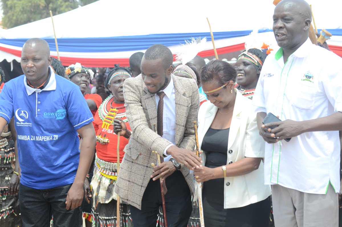 DeclaresKenya's tweet photo. Happenning now #SAHAProjectLaunch @WPCGovernment the project intends to Curb the high #TeenagePregnancy in west pokot county which stands at 29% and the second leading out of 47 Counties in Kenya
@DSWKenya @dsw_intl @safecommunity4 @PokotYouthBunge @SikomPeace @PwaniYouth https://t.co/uoNCEP1dc5