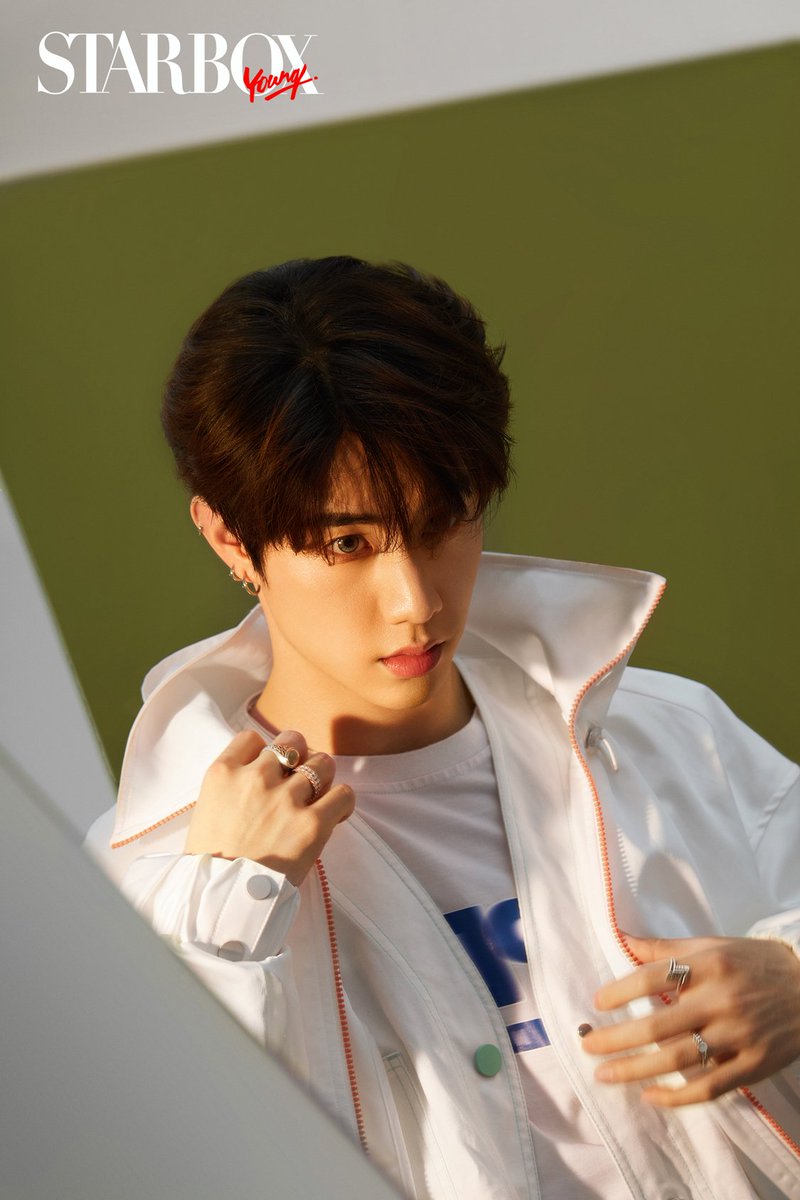 emflaek's tweet photo. ครูสอนพละคนใหม่ ฮือออออออ ครูโหดนะ หนูไหวเหรอ //ไม่ไหวก็ต้องไหวแล้วแหละค่ะ ครูหล่อขนาดนี้ โหดแค่ไหนก็จะเรียนกับครู พ่อคะ หนูอยากเรียนวิชาพละค่ะ!!!!!!!!! https://t.co/Em90njCs8r