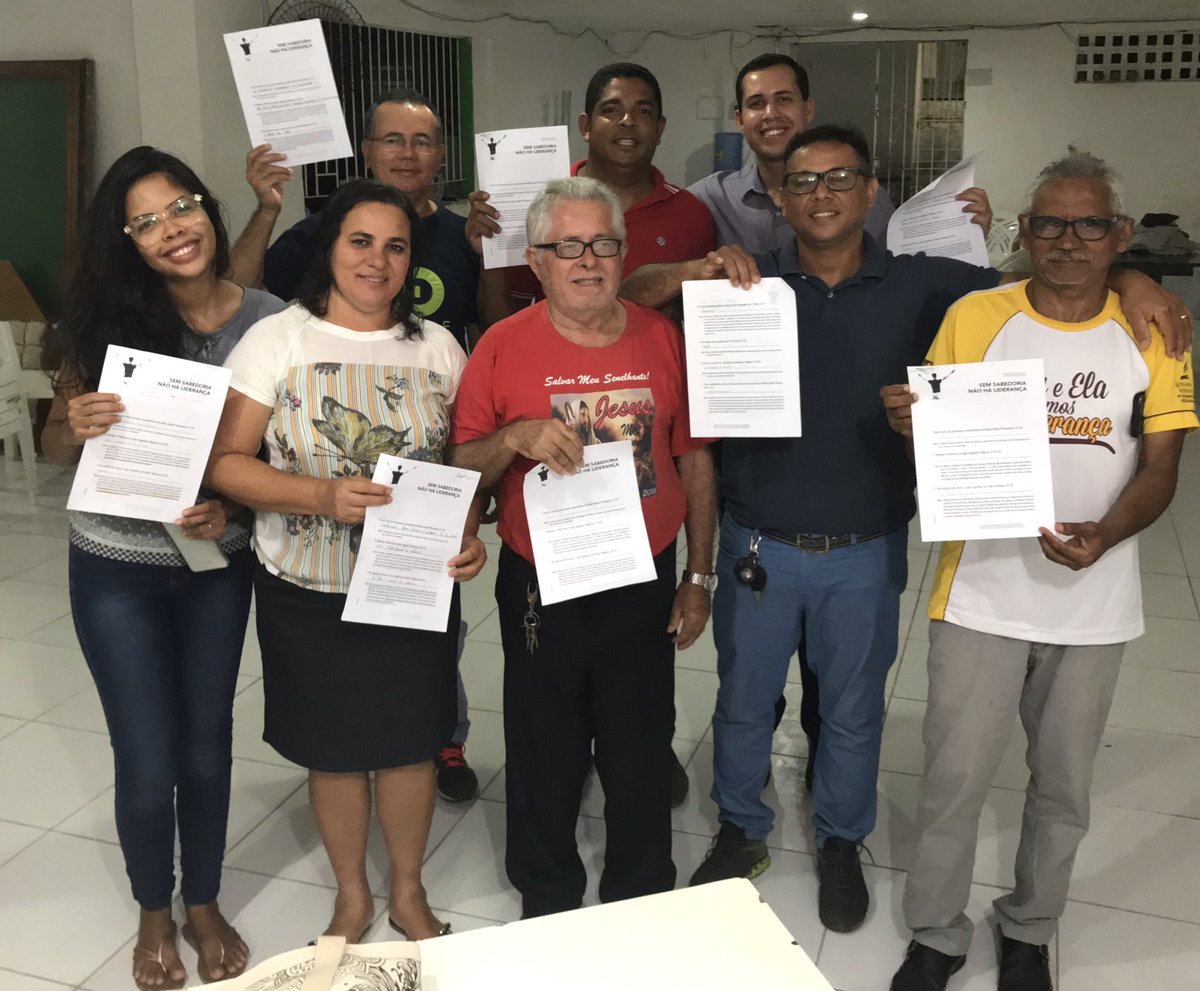 WesleyLSantiago's tweet photo. Reunião com o Pequeno Grupo Protótipo da igreja do Ibura. Estudando o tema: Sem sabedoria não há liderança!
#pgMYstyle
#FormacaodeLideres https://t.co/z6bKVP1vQO