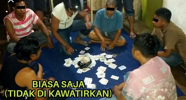uky_11's tweet photo. Inilah potret akhir zaman.

Pengajian dianggap radikal.
Perjudian  di anggap tempat mangkal.

Peci dan sarung di anggap aneh.
Kartu remi dan alkohol di anggap gaul deh.

Membaca kitab halaqoh di kira sesat.
Judi dikira berpikir pesat.

#rinduislamkaffah https://t.co/ZdRtTH5Rzu