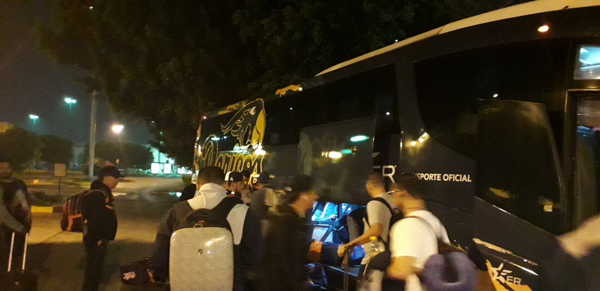 TdeToxqui's tweet photo. Llegamos a #Oaxaquita a descansar y prepararnos para arrancar serie mañana ante @GuerrerosOax hasta aquí mi reporte JOANquin!! #alameme @tigresqroficial @PorraDeTigres @BolaCaliente @_3strik3 @helenamaravilla @caro_revi @Chef_acazares @BeisTotal https://t.co/Uiw0G7Lcv2