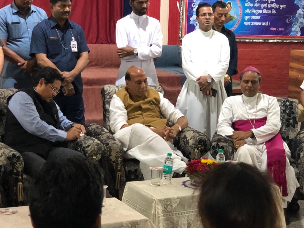 rajnathsingh's tweet photo. Visited St. Joseph’s Cathedral in Lucknow today along with the Chief Minister of Meghalaya, Shri @SangmaConrad. 

Had a wonderful interaction with the Bishop and members of the Christian community living in Lucknow. https://t.co/0g2dT1J2wC