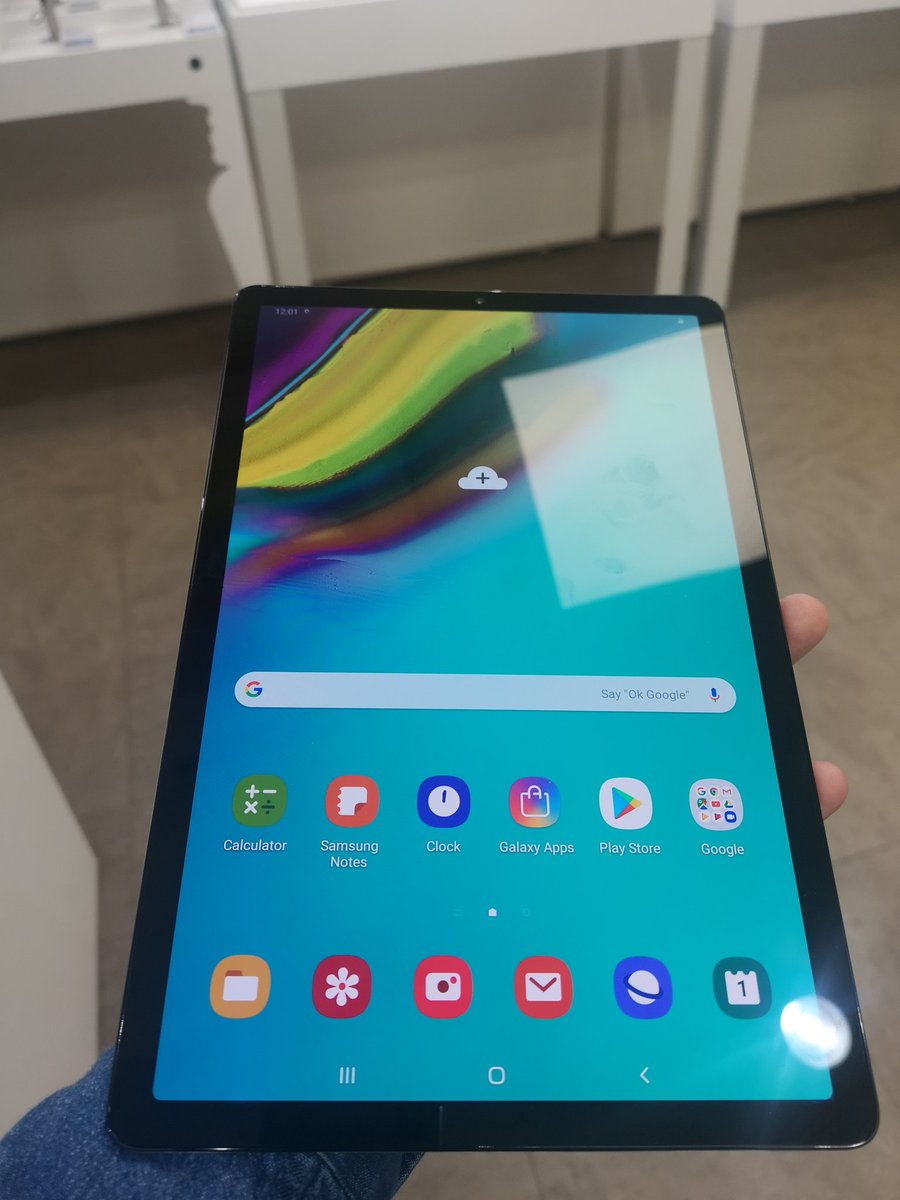 O2GuruLennySale's tweet photo. We now have the new @SamsungMobile Tab S5e demo in store @MiddletonShop pop in today to see how this compares to the Tab S4 @MIDCommsUK #SamsungTabS5e #Samsung #FridayMotivation #O2Middleton https://t.co/kPLGLkn8eD