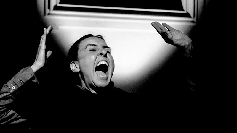 #SaloneOff 10/05 da noi: LA FAVOLA DI UN’ALTRA GIOVINEZZA, uno spettacolo di e con Eliana Cantone | All’età di sessantacinque anni, una italo-rumena Maria Piarulli vien colpita da un fulmine che, anziché ucciderla, le dona una nuova possibilità | Prenota: segreteria@mutamento.org