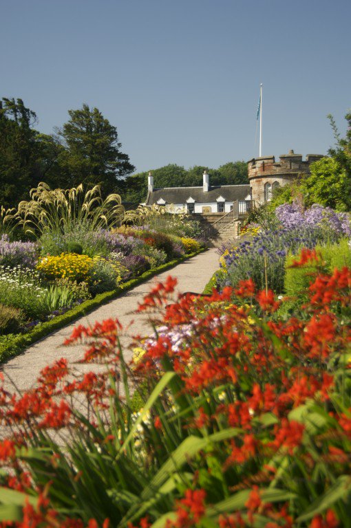 When the Nisbet family built a new mansion nearby, they made the picturesque ruins of Dirleton Castle the central feature in their splendid garden landscape. #DYK the garden has a rare ginkgo tree, a species unchanged since the time of the dinosaurs? #NationalGardeningWeek