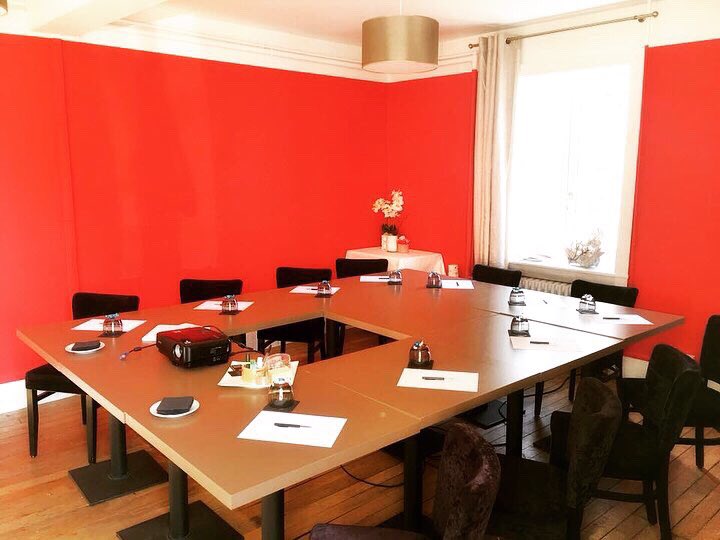 Notre #restaurant #Toane possède un espace #privatif à disposition pour vos #séminaires et #réunions professionnelles.🖋💻
Il est équipé d'un video projecteur, d'un paperboard, d'une connection wifi gratuite et d'une #terrasse privée. 📞 04 78 57 31 05
#salonprivatif #Lyon #work