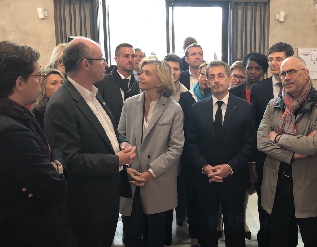 GdParisExpress's tweet photo. Thierry Dallard accueille @NicolasSarkozy @franckriester @vpecresse @FdeMazieres sur le pavillon Horizon 2030 de la @BapIdf à @Versailles #GrandParis #bapidf https://t.co/Pnn35cp91v