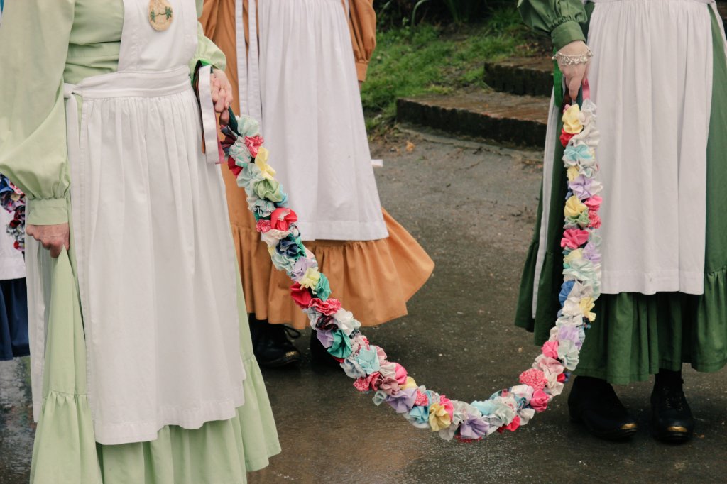 Lewes Garland Day. Welcome in the May at the castle on Monday, with <a href="/KnotsofMay/">Knots of May</a> @LongManMM. Followed by a procession to <a href="/JohnHarveyPub/">John Harvey Tavern</a> <a href="/dorsetlewes/">Dorset Lewes</a>