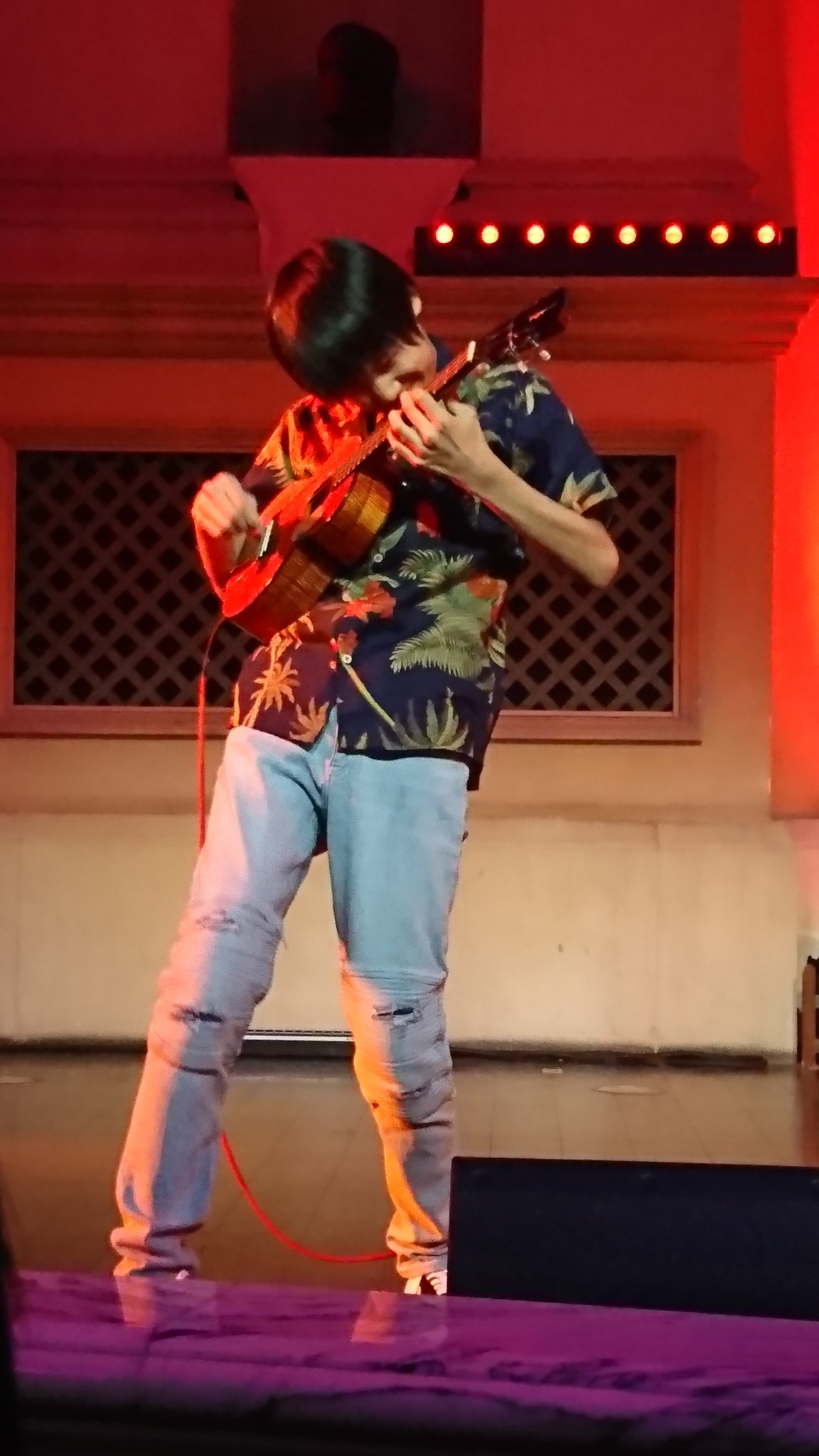 Yuuki Uk Luna Yk ３名のウクレレプレイヤーの演奏を聴いてきました 近藤利樹君の楽しそうに演奏している姿を見て心を打たれました あとdaichiさんの戦場のメリークリスマスが素敵過ぎた ウクレレの演奏は同じ曲でも色んな表現の仕方があって面白い