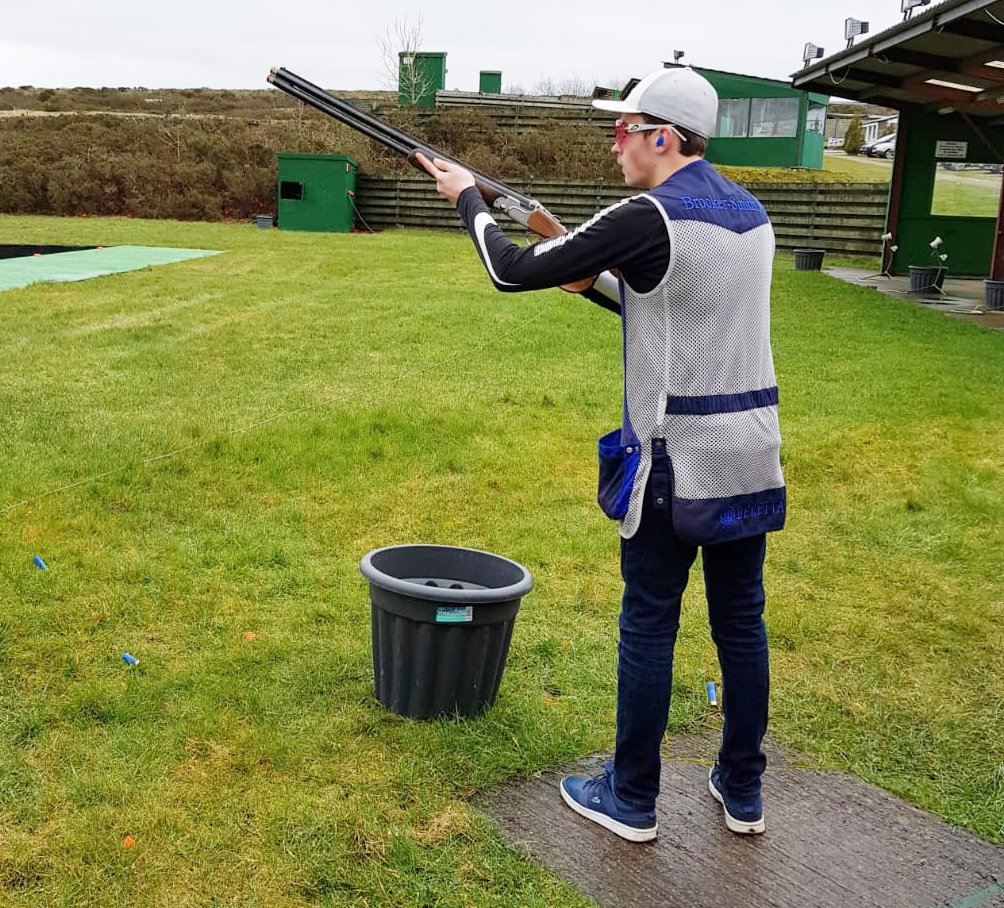 Sponsors? Check. Prescription shooting glasses? All present and correct. Polo shirt!? It looks like Mitchell Brooker-Smith is starting the season in style

clay-shooting.com/news/mitchell-…