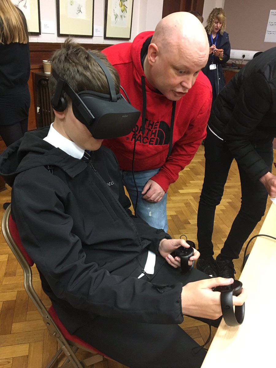 BlairgowrieART's tweet image. Pupils experiencing VR with Abertay students while being live sketched by illustrator Dylan Gibson. Wonderful contrast and great course advise if you want to embrace technology 😍#CreativeLives19